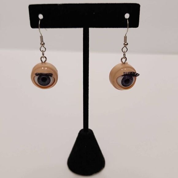 NWT Eyeball Earrings with Working Eyelids - Picture 1 of 4